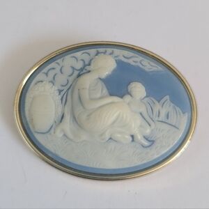 Vintage Mother and Child Cameo Blue White Resin Gold Tone Bezel Oval Brooch